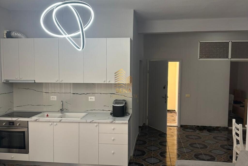 Affitto, Appartamento 2+1+balcone+ Posto Auto, Via Kavaja di fronte a Deliorgjit, 550 Euro/mese