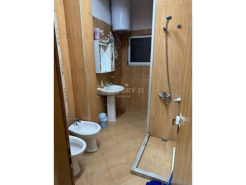 JEPET ME QIRA GARSONIERE TE SHKOLLA E BALETIT