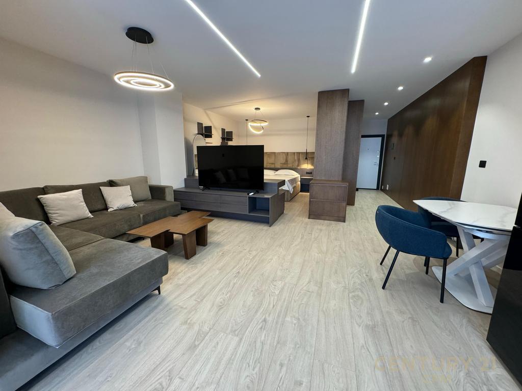 🏙️ Studio Apartment for Rent – Beginning of the New Bazaar, Near the Center