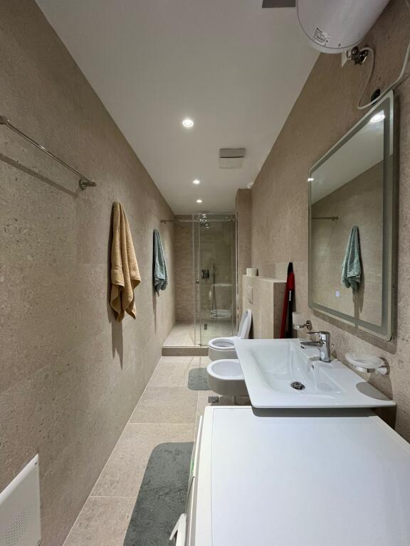 Privat, Garsoniere 45m2, Rruga e Kavajes, 5 min larg sheshit Skenderbej
