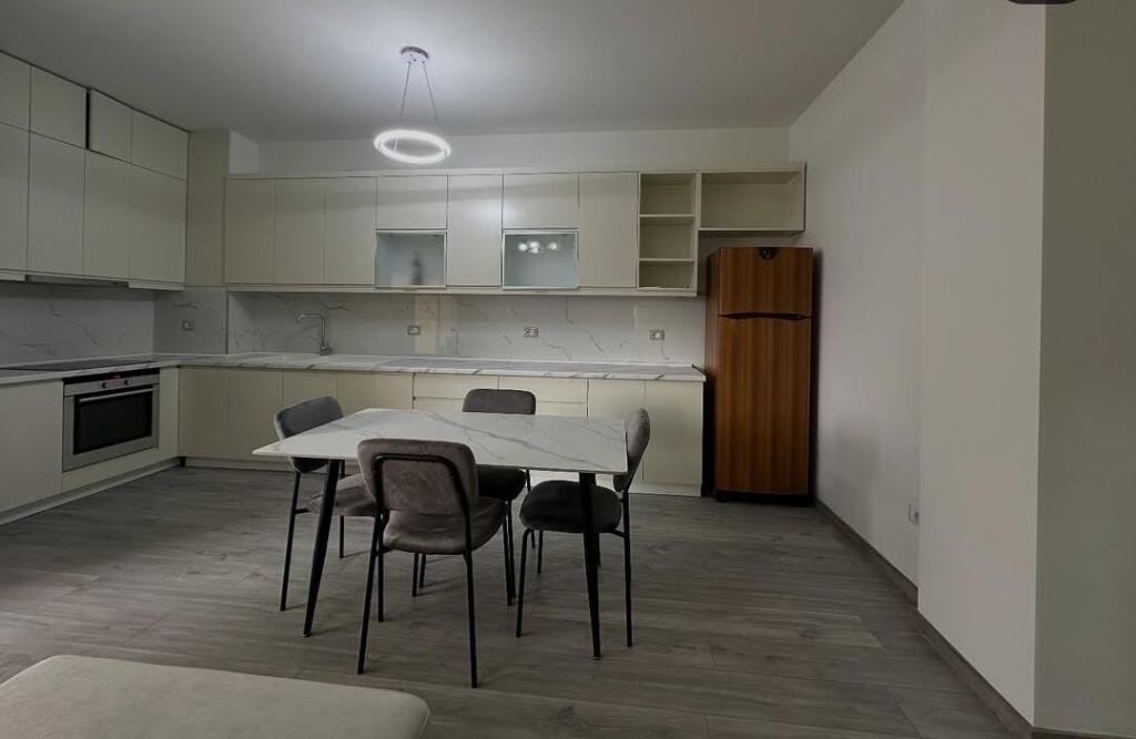 2+1 apartment for rent with parking at Liqeni i Thate