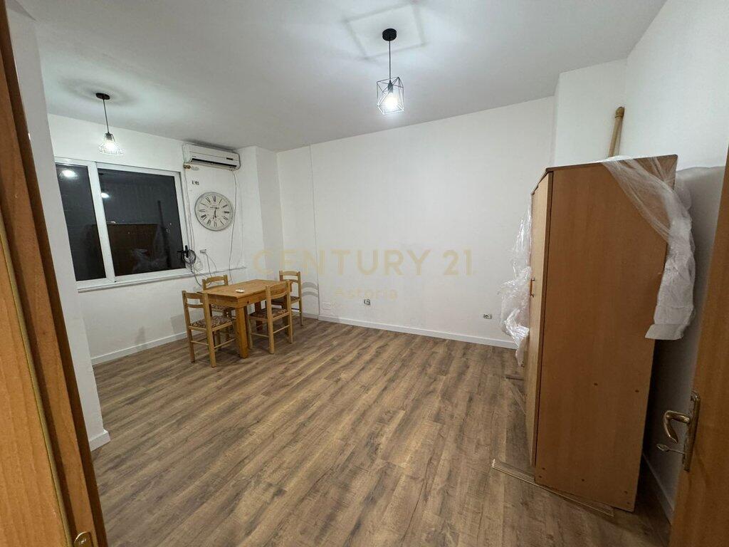 JEPET ME QIRA GARSONIERE TE SHKOLLA E BALETIT