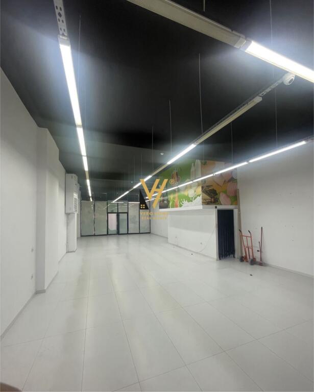 SHOP FOR RENT 141 M2 AT 5 MAJI 1,100 EURO