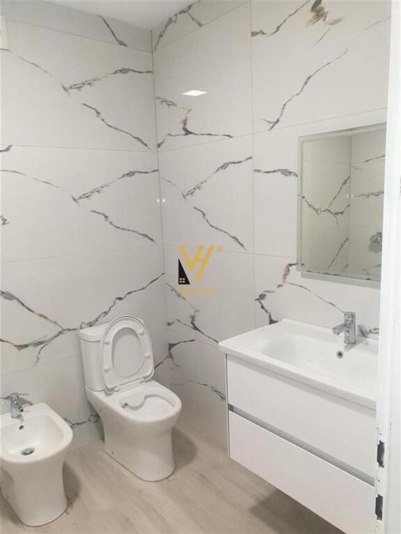 UFFICIO 76 M2 IN AFFITTO A BLLOK 900 EURO
