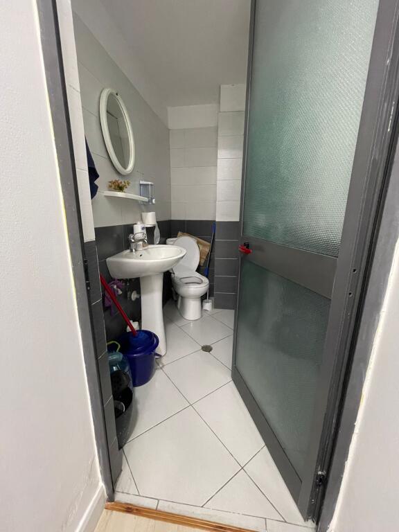 Selvia ambient biznesi/dyqan ne shitje 32 m2, (90,000 euro)