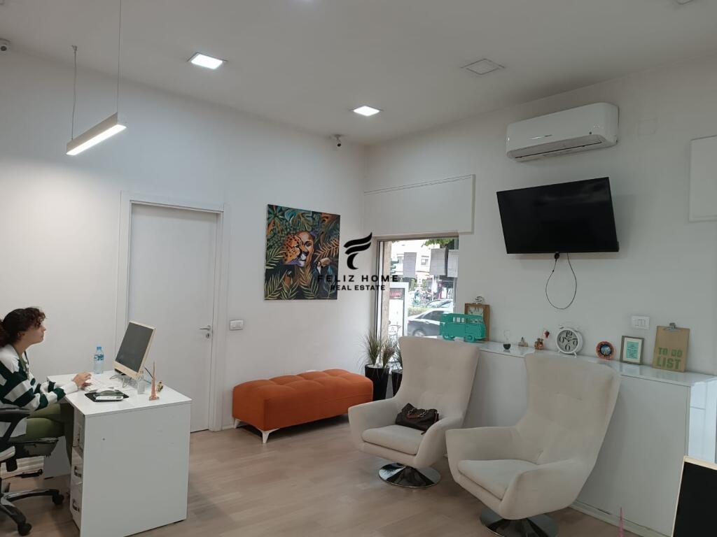 SHOP FOR RENT 55M2 BARDHYL STREET 800 EURO