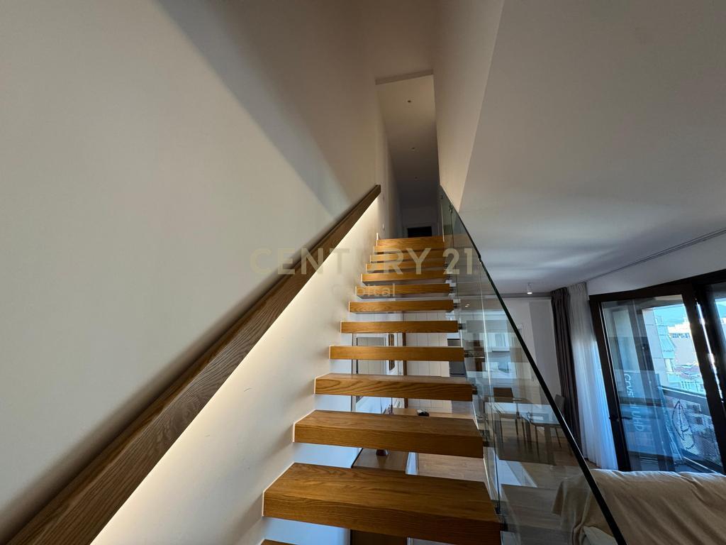 🌟 Modern &amp; Luxurious Duplex for Rent – Barricades Street, Tirana