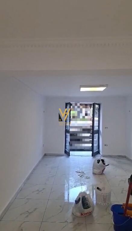JEPER ZYRE 40 M2 ME QERA TE ISH EKSPOZITA 500 EURO