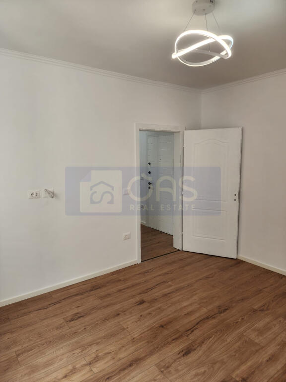 Shitet apartament 1+1 ne Porcelan.