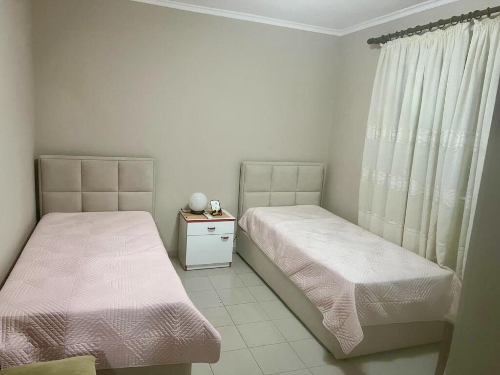 SHITET apartament 2+1 tek Ambasada Kineze, Rruga e Durrësit me një SUPER VENDNDODHJE!!!