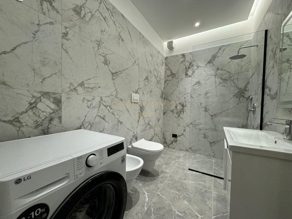 🏢 Jepet me Qira Apartament 2+1+2 + Verandë + Post Parkimi – Pranë TEG, Tiranë