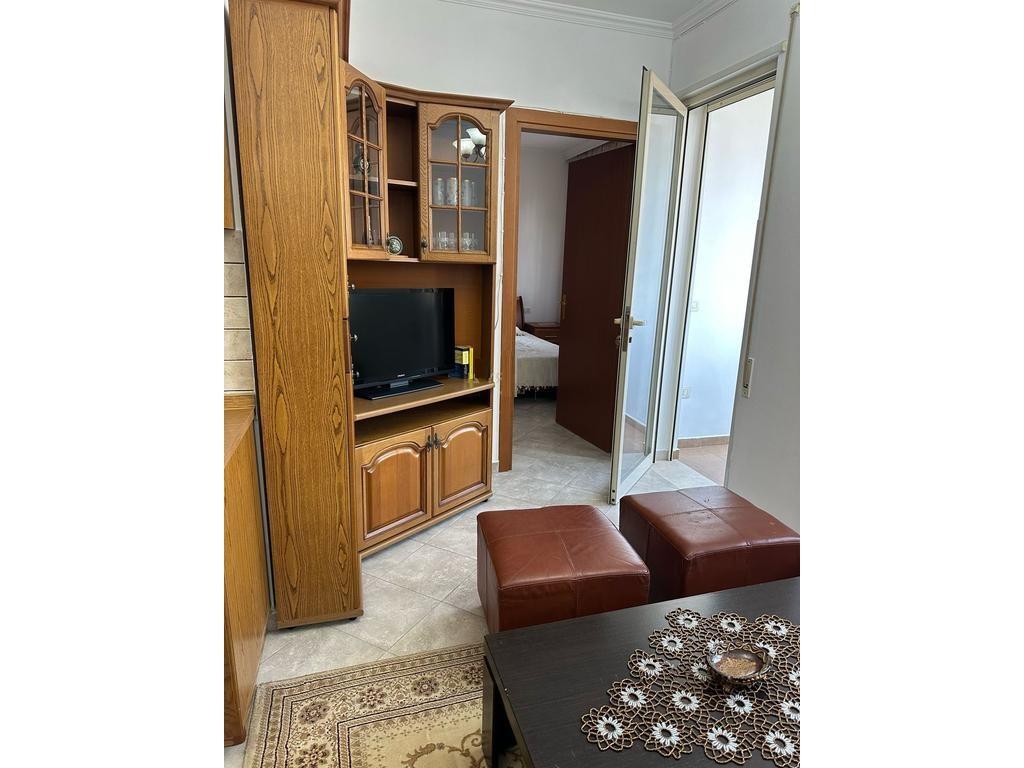 🏡 Apartament 1+1 me Qira – Blloku i Ambasadave, Tiranë