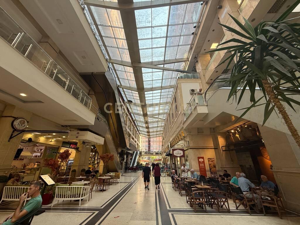 Commercial space for rent – Skënderbej Square, Galeria complex