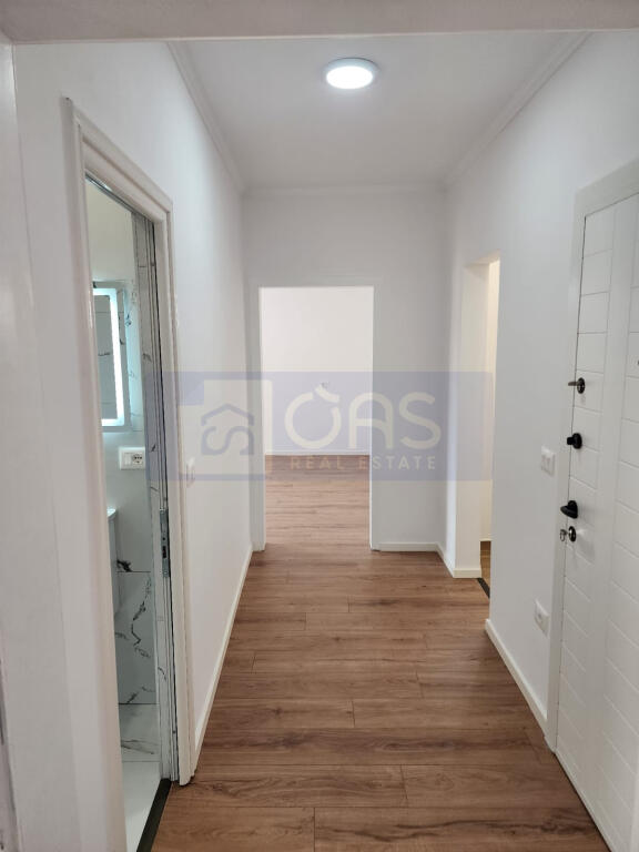 Shitet apartament 1+1 ne Porcelan.