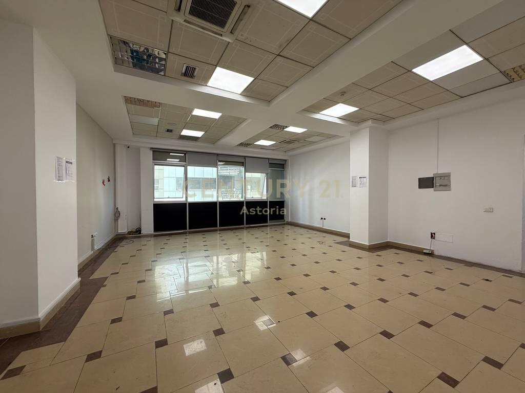 Commercial space for rent – Skënderbej Square, Galeria complex