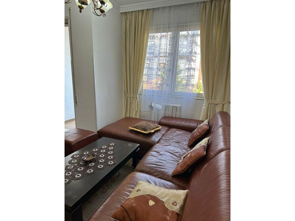 🏡 Apartament 1+1 me Qira – Blloku i Ambasadave, Tiranë