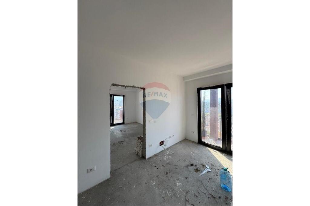 APARTMENT 3+1 FOR OFFICE, TIRANA GARDEN BUILDING..