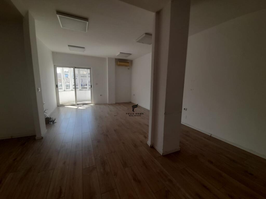 UFFICIO IN AFFITTO 180M2 PIAZZA WILLSON 2.000 EURO