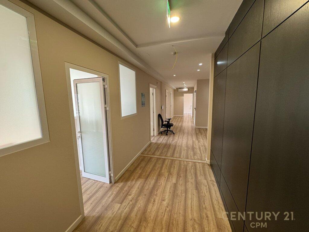 Ufficio a Bllok – 215 m², Locale in Affitto