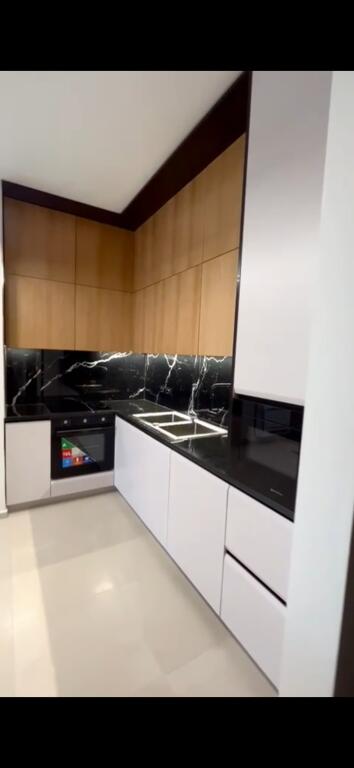 Privat, jepet me qera apartament 1+1+Ballkon 85 m² Myslym Shyr
