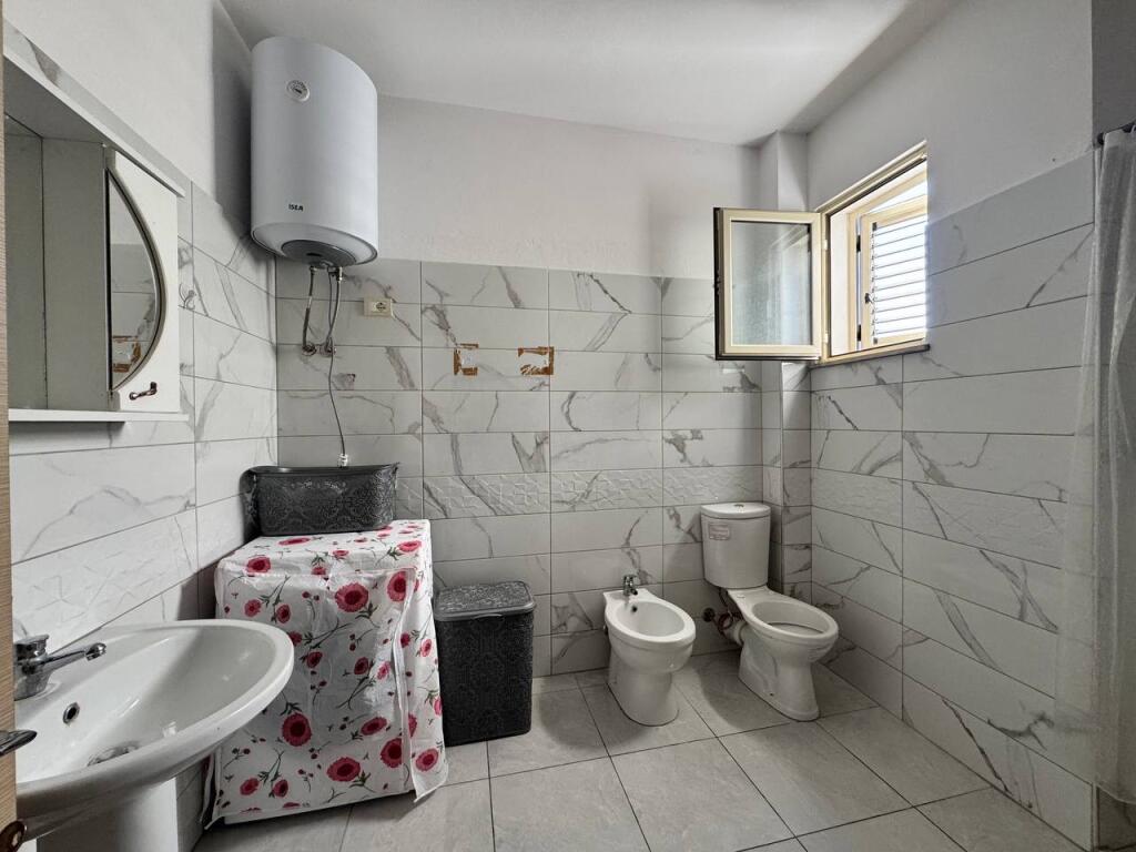 Appartamento 1+1 in Affitto. Durres, Plepa