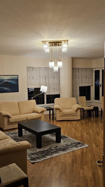 Apartament me qera ne qender Durres 3+1