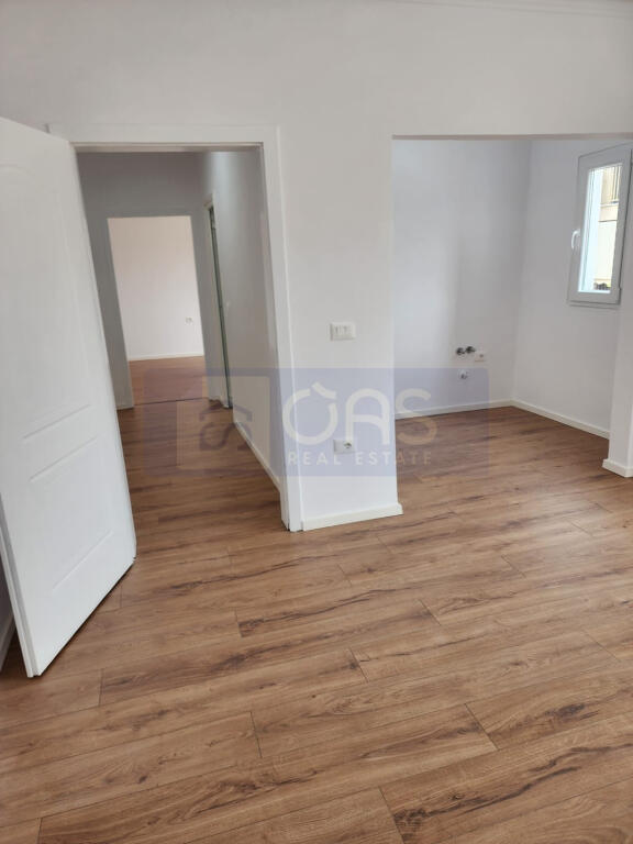 Shitet apartament 1+1 ne Porcelan.