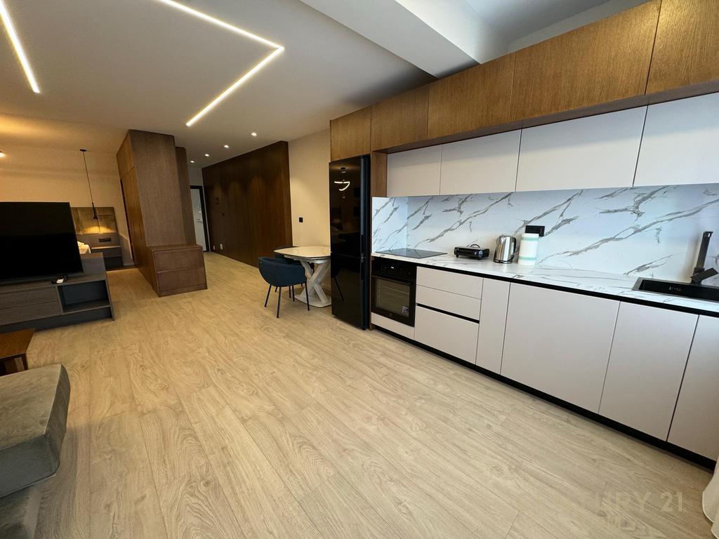 🏙️ Studio Apartment for Rent – Beginning of the New Bazaar, Near the Center
