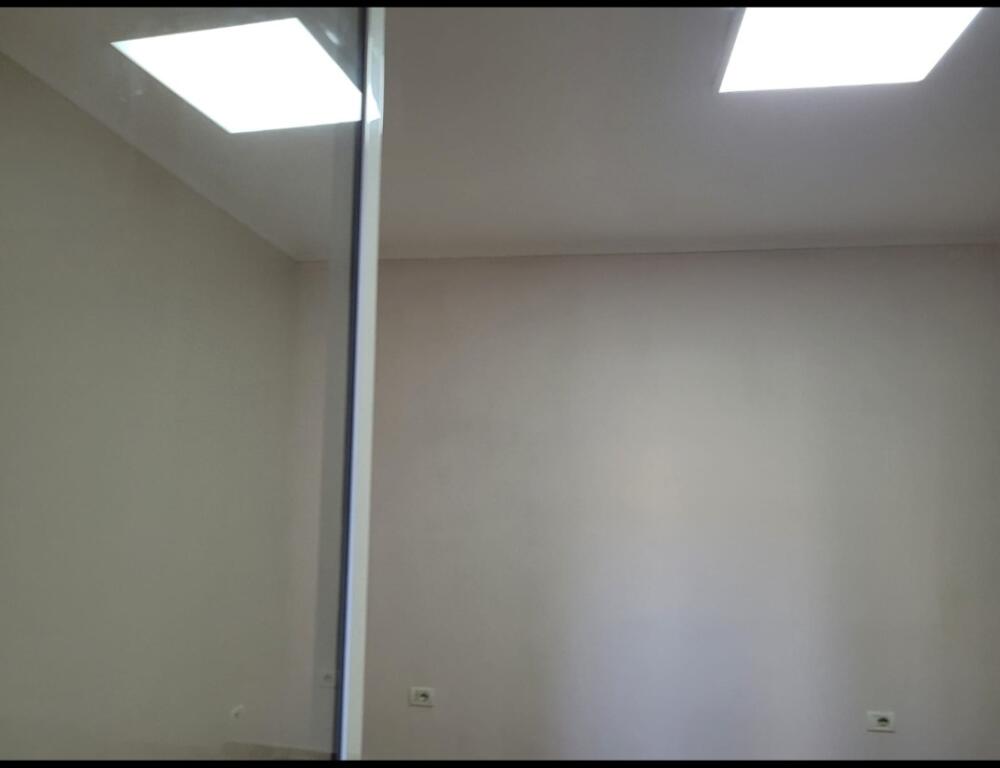 Jepet me qera ambient biznesi prane shkolles së gjuhëve