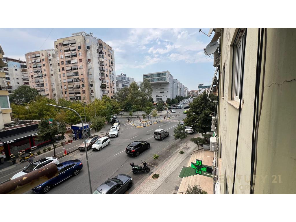 NEL CUORE DEL MUNICIPIO DI PARIGI, VENDIAMO APPARTAMENTO 2+1 240.000 €