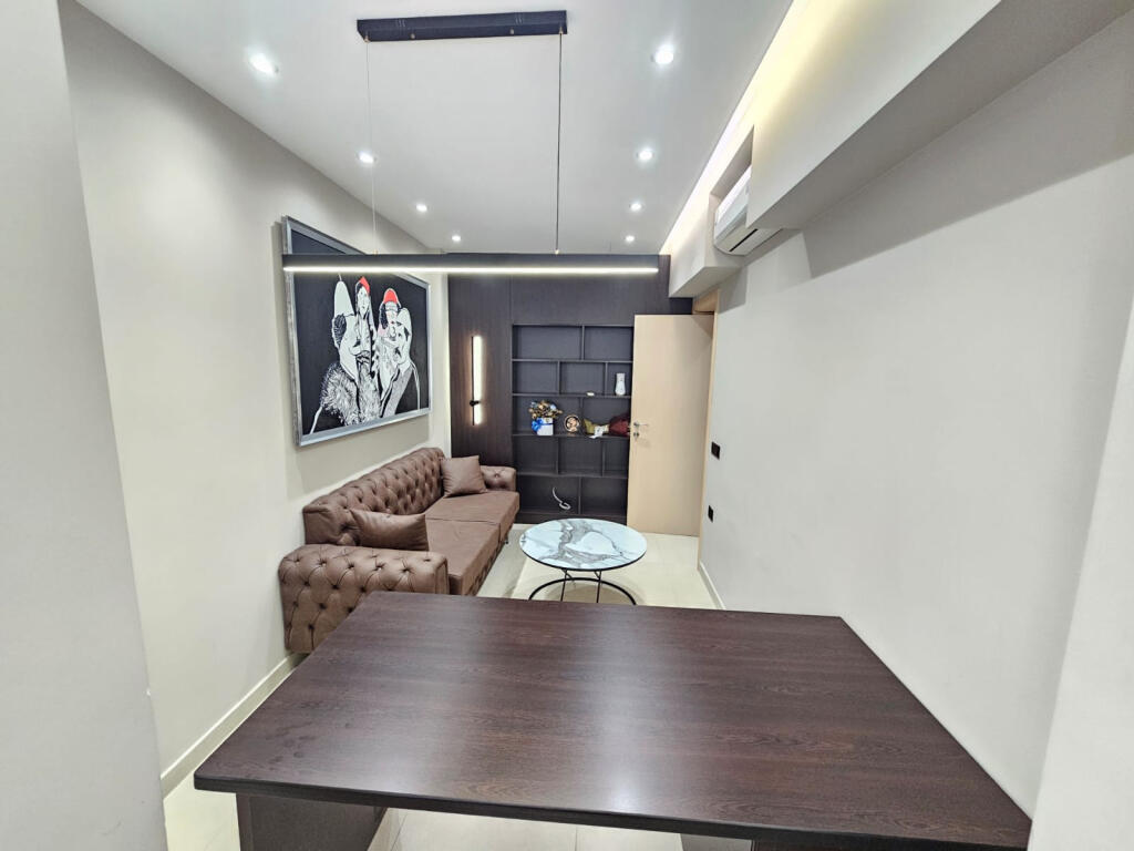 Zyre me Qera ne Myslym Shyri (ID BZ2678) Tirane.