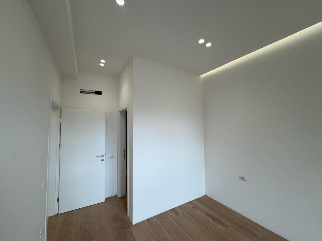 For rent 2+1 empty OPPOSITE AMERICAN 3