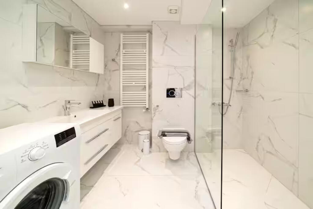 Appartamento in Affitto 2+1+2 a Xhamllik (ID B2201443) Tirana