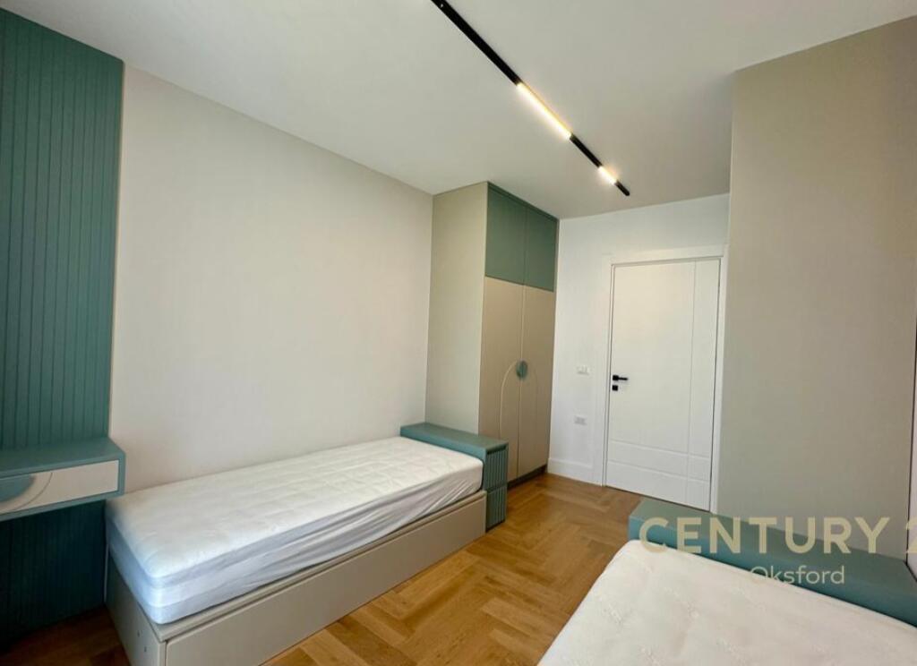 🌟 Luxurious apartment for rent with parking space in Lake View Residence, Tirana