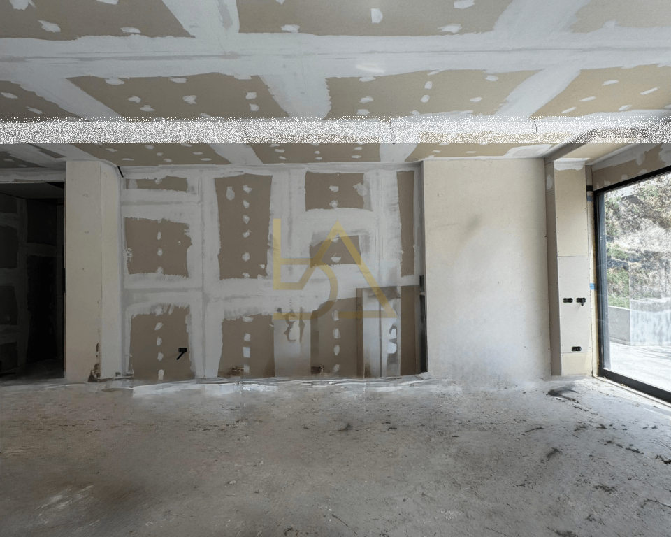 Shop for Sale – Golden Investment Opportunity in the Heart of Vorë