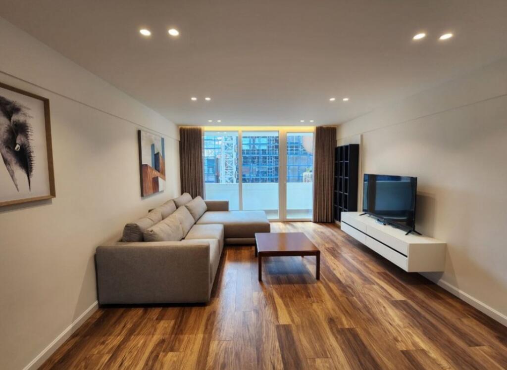 🌟 Appartamento duplex moderno in affitto nel centro di Tirana, vicino a Piazza Skanderbeg