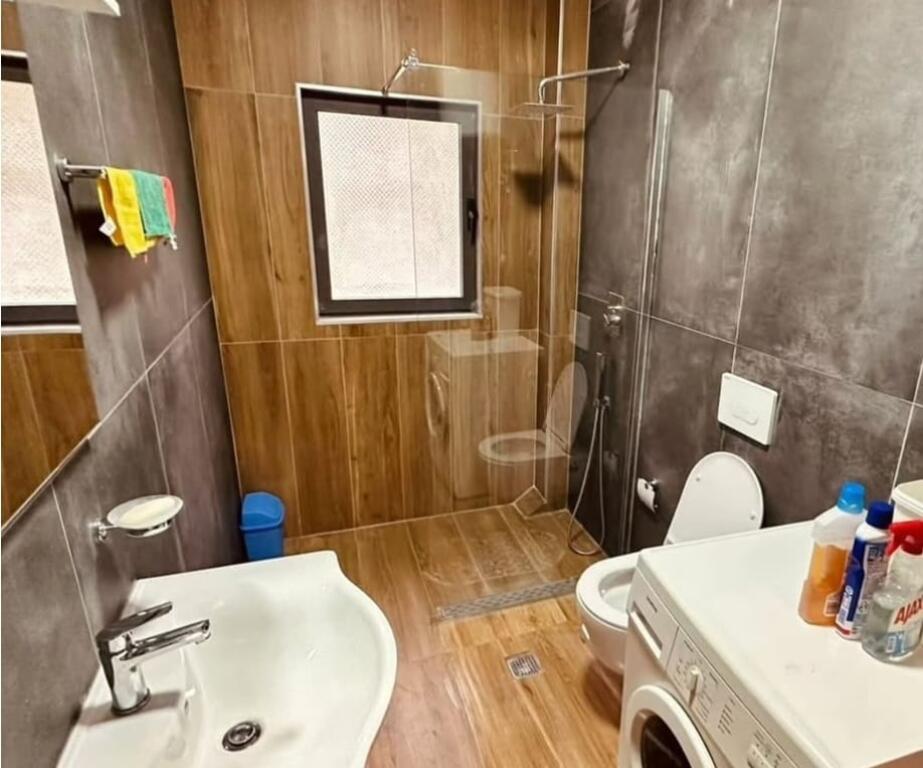 Appartamento 2+1 in Vendita ○ Via Rreli, vicino al Giardino Botanico