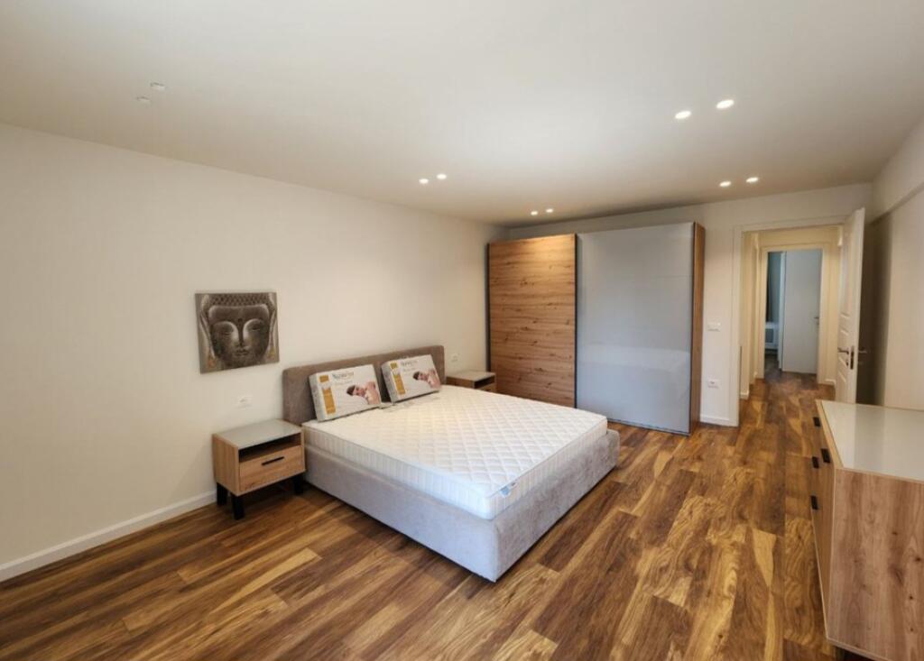 🌟 Appartamento duplex moderno in affitto nel centro di Tirana, vicino a Piazza Skanderbeg