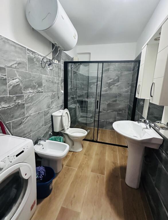 Jepet Me Qera Apartament 2+1+1 Ballkon