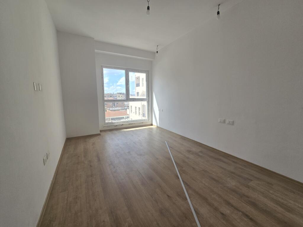 Shitet apartament 2+1+2 tualete te Kompleksi "Aura" ne Rrugen  "Dritan Hoxha"
