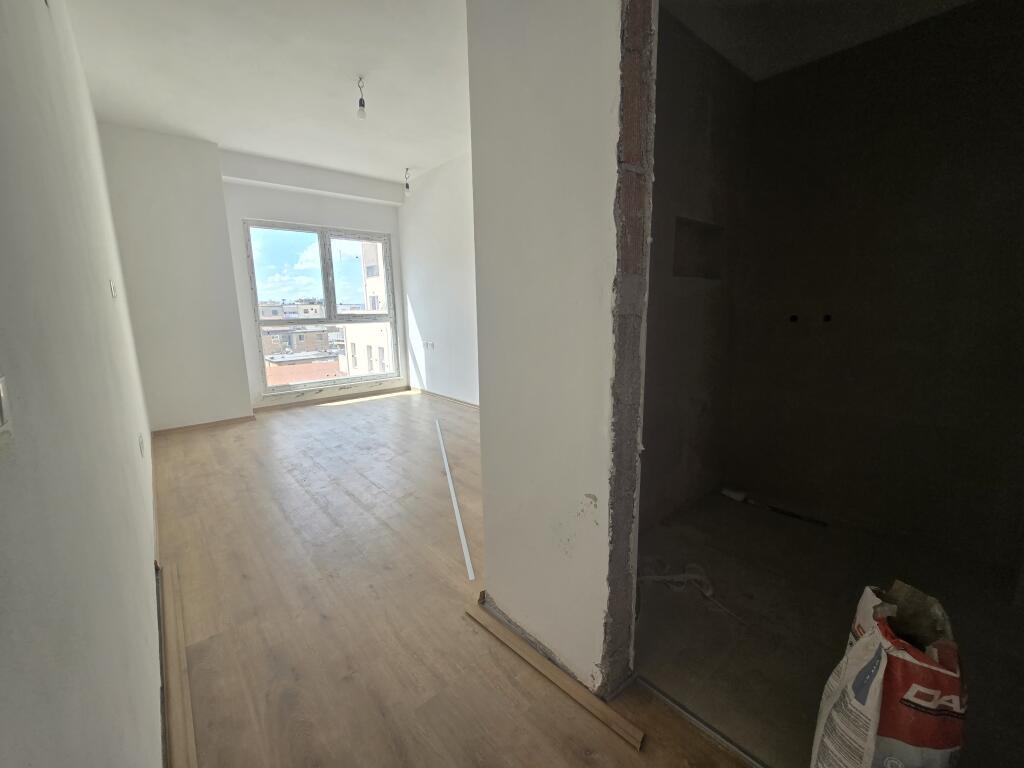 Shitet apartament 2+1+2 tualete te Kompleksi "Aura" ne Rrugen  "Dritan Hoxha"