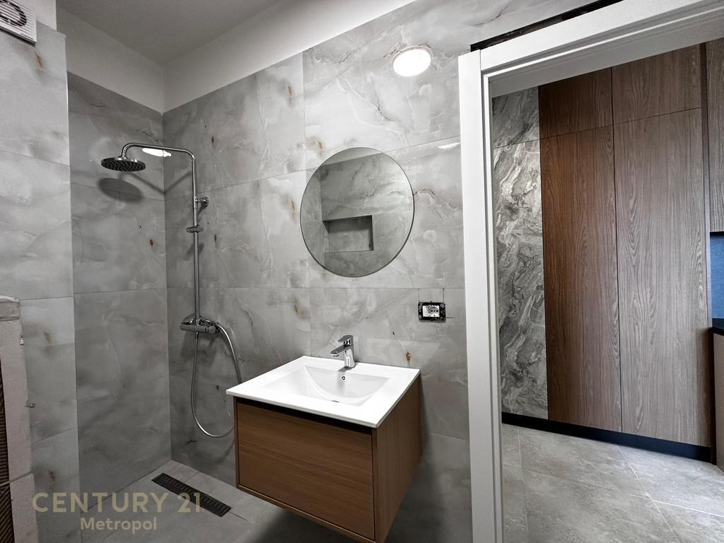 SHES APARTAMENT 1+1 TOTALISHT TE ARREDUAR, Kompleksi Tirana Golden Park!