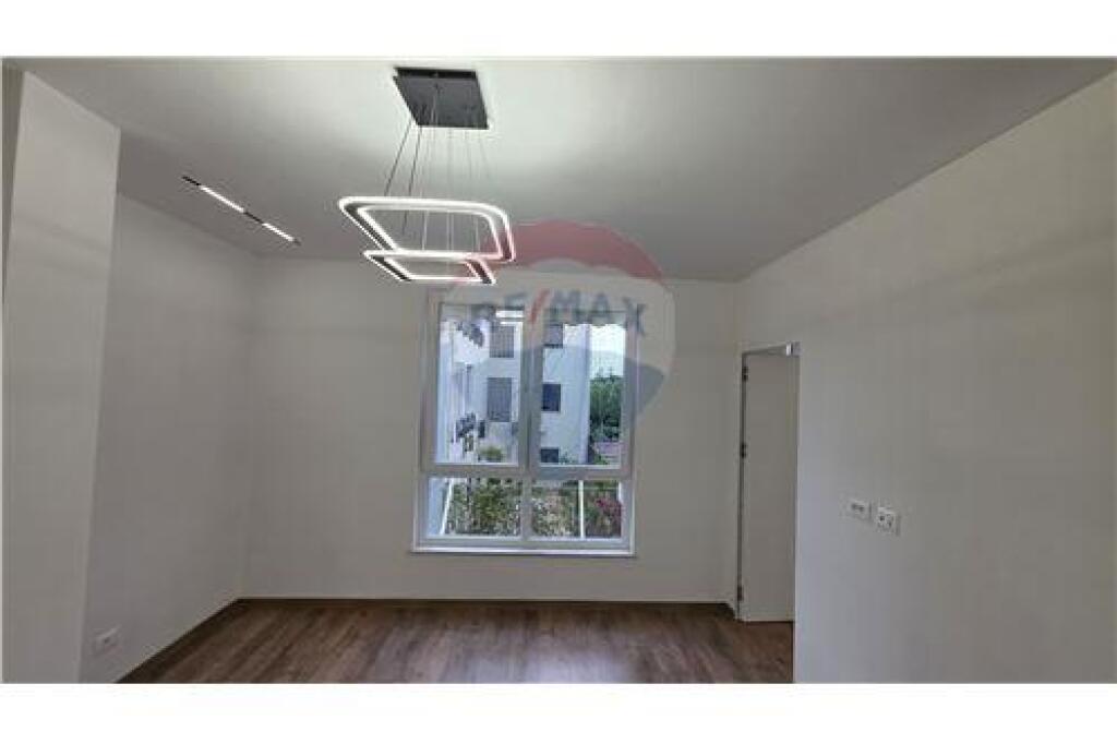 Shitet Apartament 2+1 – Rruga Elbasanit “Shtate Xhuxhat ”pranë Downtown