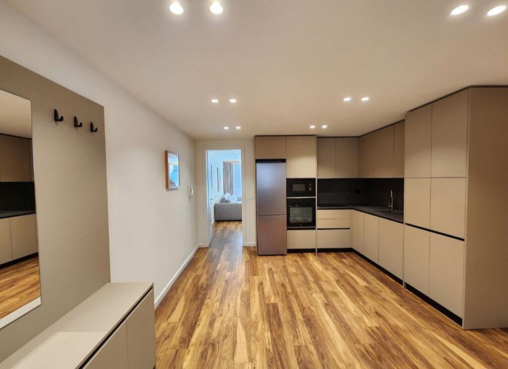 🌟 Appartamento duplex moderno in affitto nel centro di Tirana, vicino a Piazza Skanderbeg