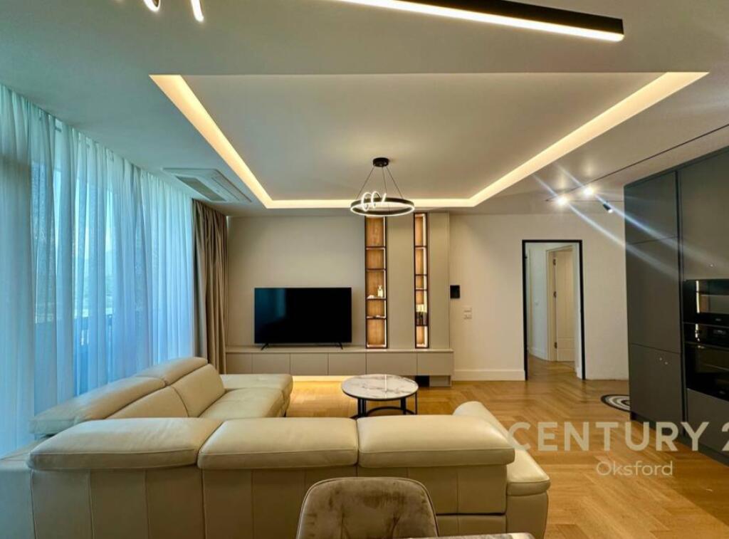 🌟 Luxurious apartment for rent with parking space in Lake View Residence, Tirana