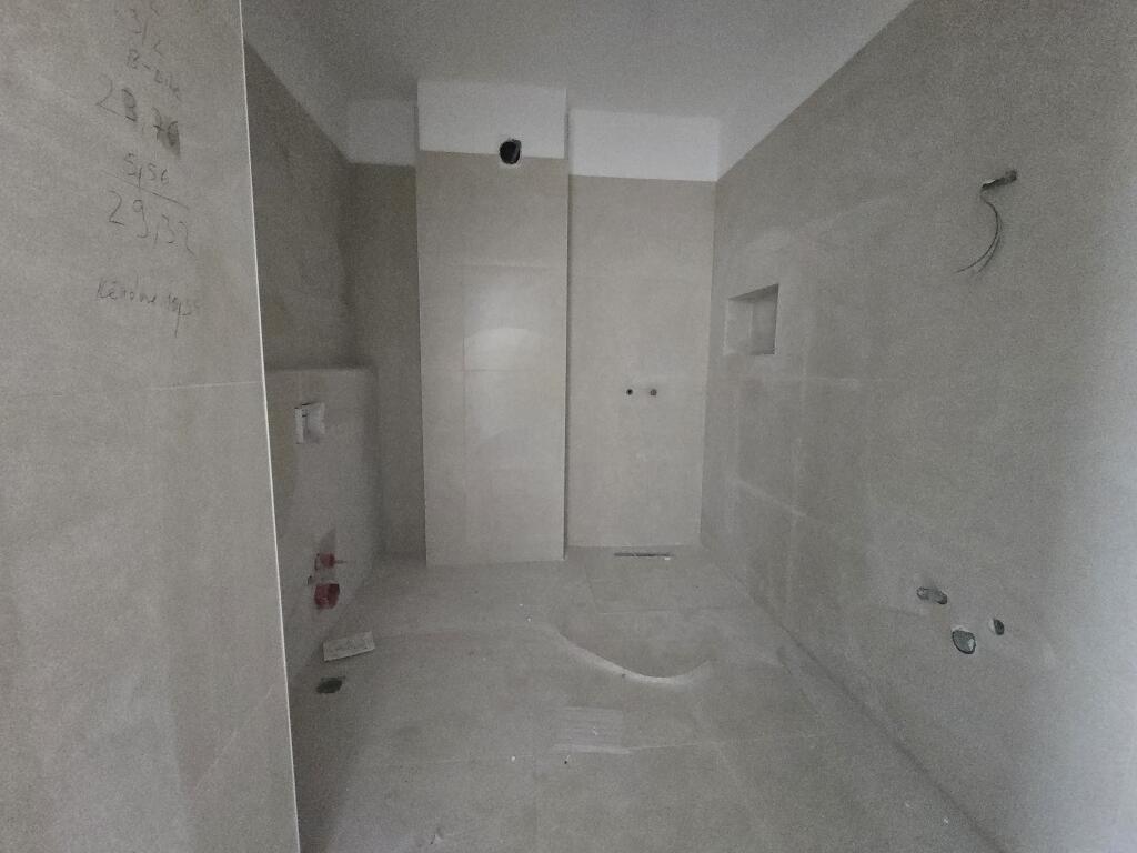 Shitet apartament 2+1+2 tualete te Kompleksi "Aura" ne Rrugen  "Dritan Hoxha"