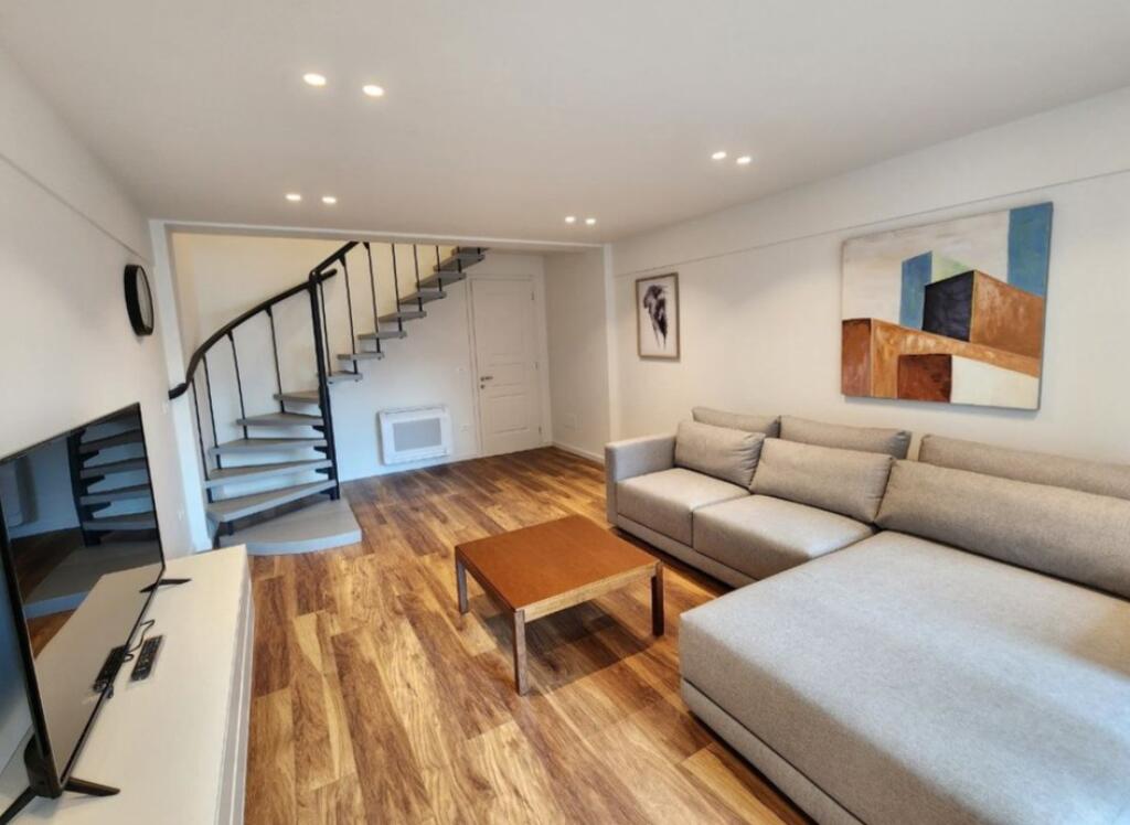 🌟 Appartamento duplex moderno in affitto nel centro di Tirana, vicino a Piazza Skanderbeg
