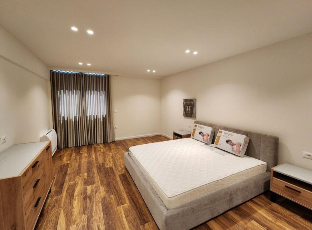 🌟 Appartamento duplex moderno in affitto nel centro di Tirana, vicino a Piazza Skanderbeg