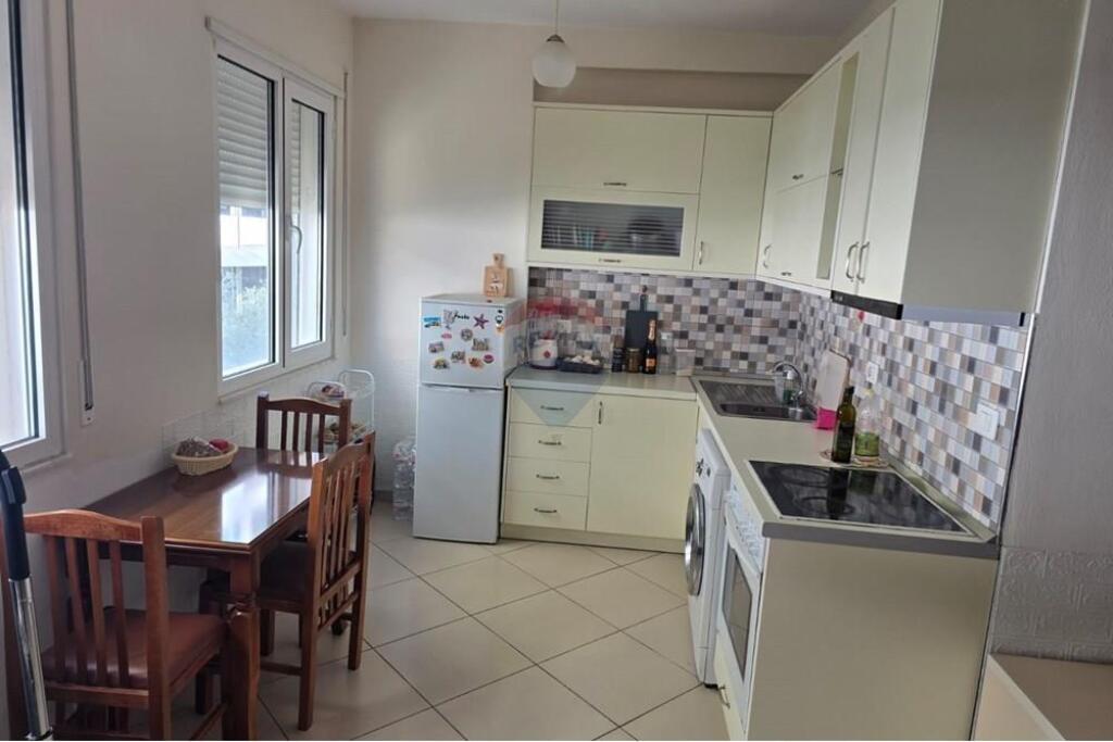 Apartament 1+1 per shitje Liqeni i Thate !