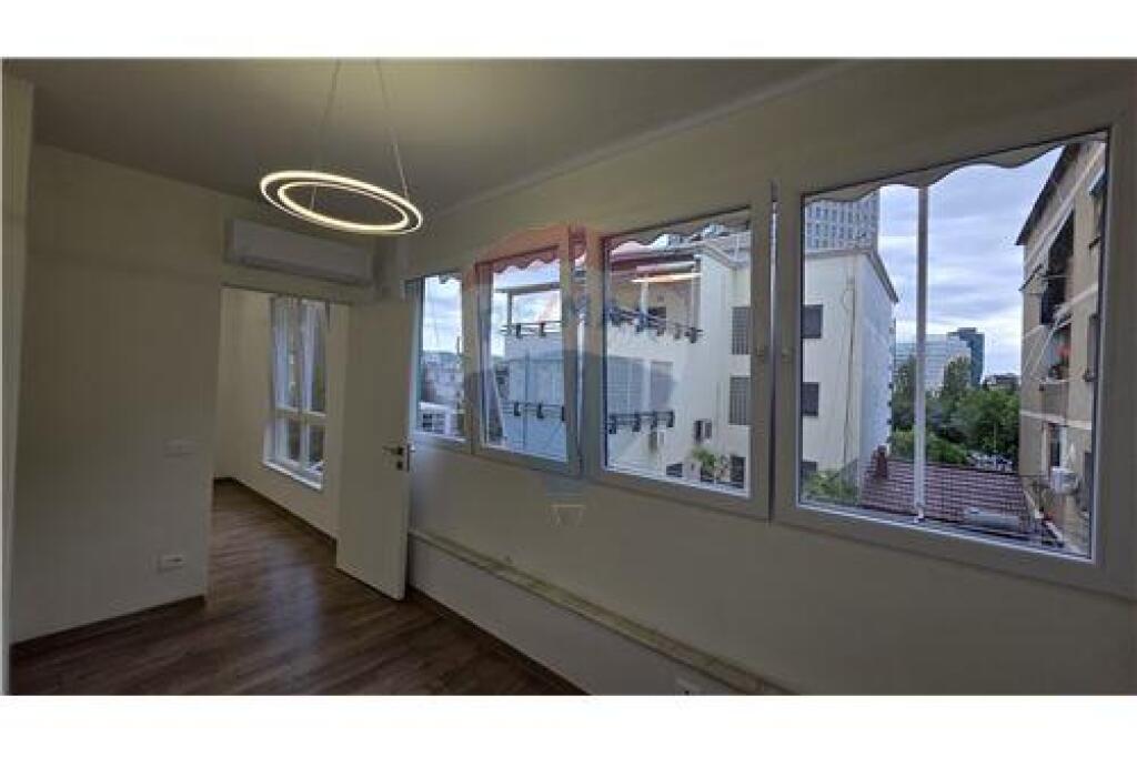 Shitet Apartament 2+1 – Rruga Elbasanit “Shtate Xhuxhat ”pranë Downtown